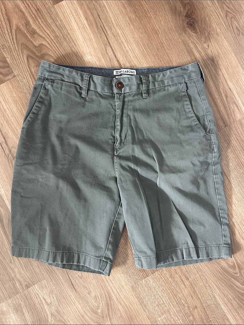 Billabong Men's Olive Carter Stretch Flat Front Shorts - Size 32